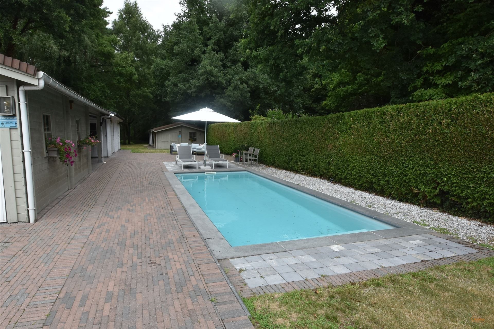 Gezinswoning met zwembad en praktijkruimte in Houthale foto 6