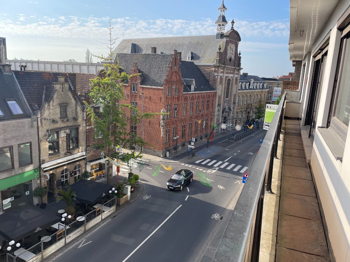 2 slaapkamer appartement met terras foto 7