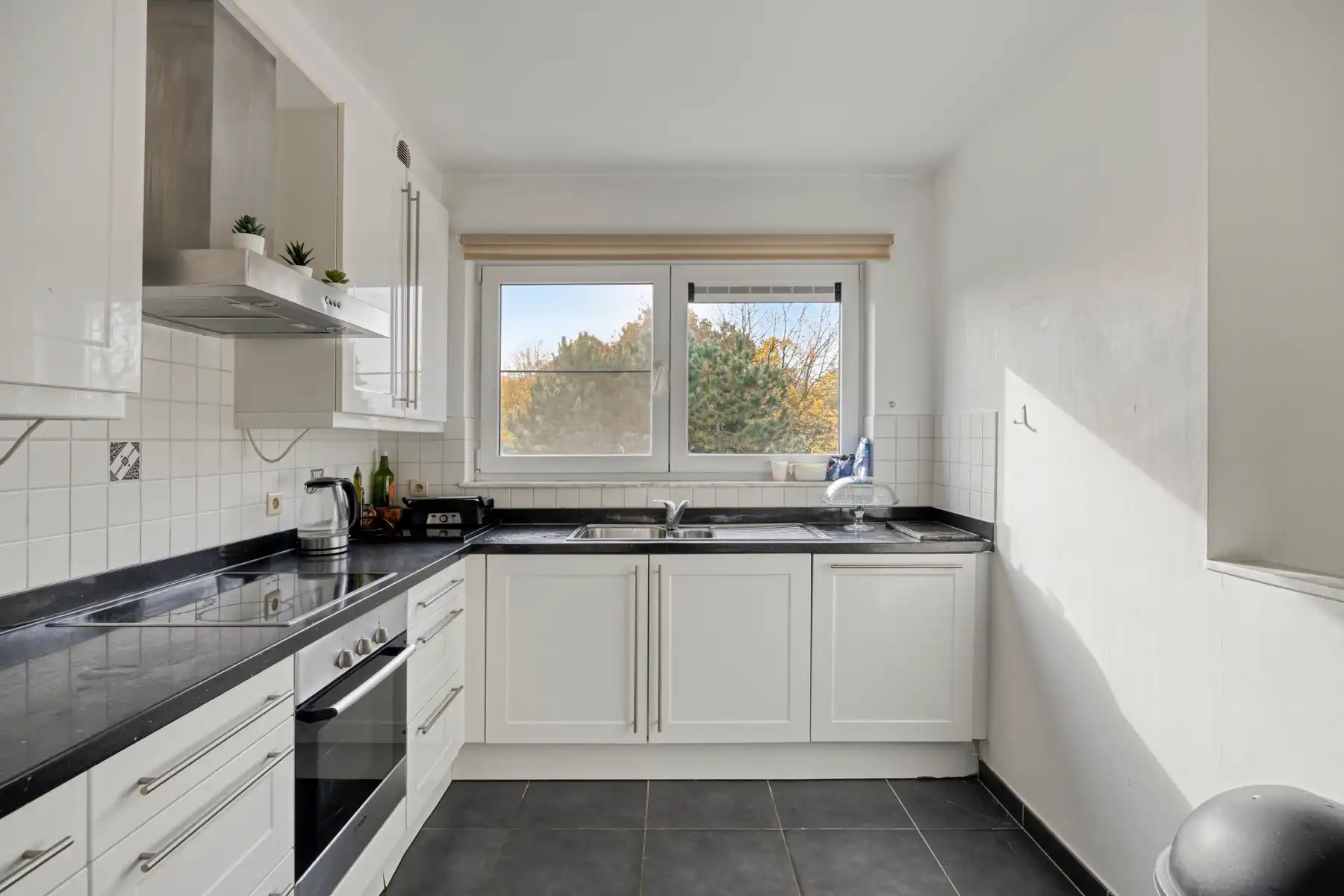 Ruim appartement met 2 slaapkamers, terras en parking  foto 6