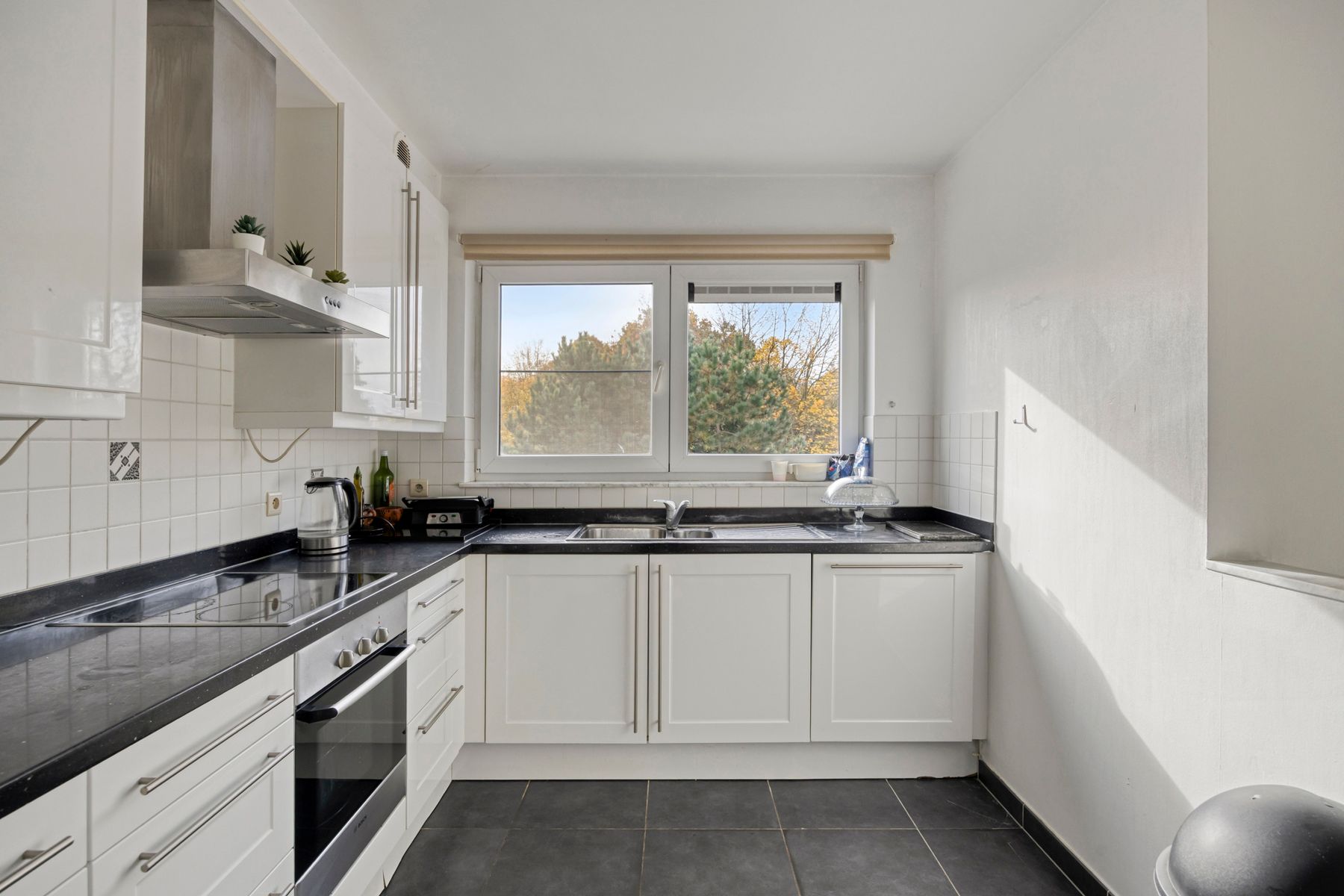 Ruim appartement met 2 slaapkamers, terras en parking  foto 6