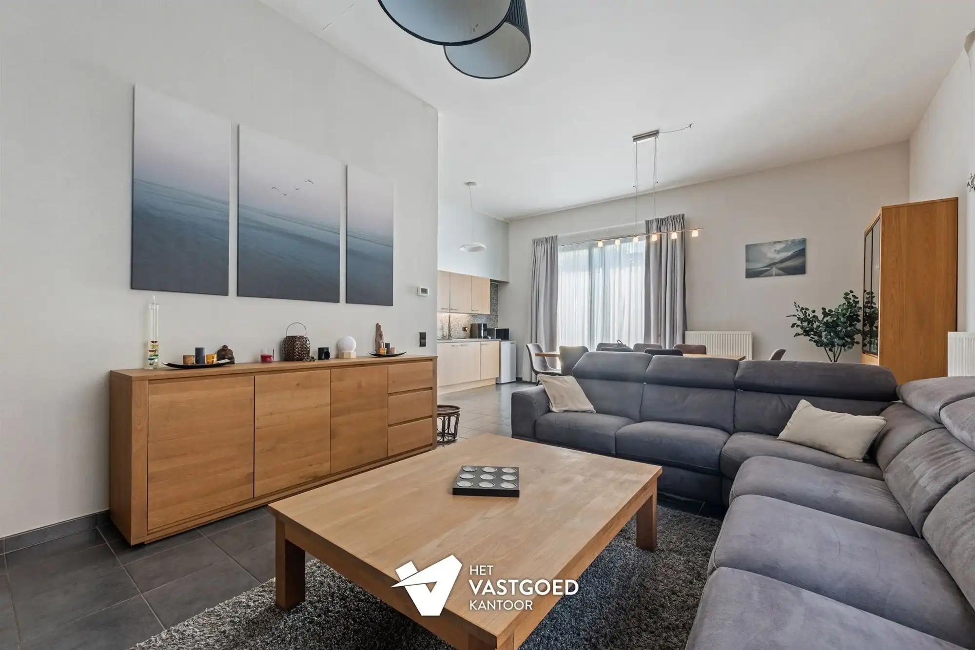 PRACHTIG GELEGEN GELIJKVLOERS APPARTEMENT MET 1 SLAAPKAMER EN ZEER RUIM TERRAS AAN DE KEMPISCHE KAAI TE HASSELT foto {{pictureIndex}}