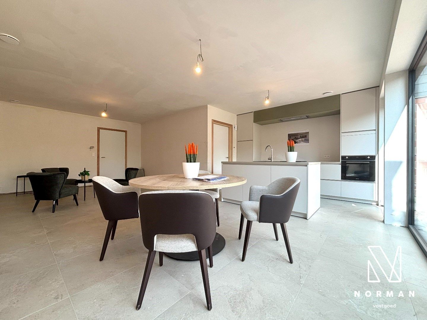 Nieuwbouwwoning met 5 kamers, inpandige garage en prachtig uitzicht foto 2