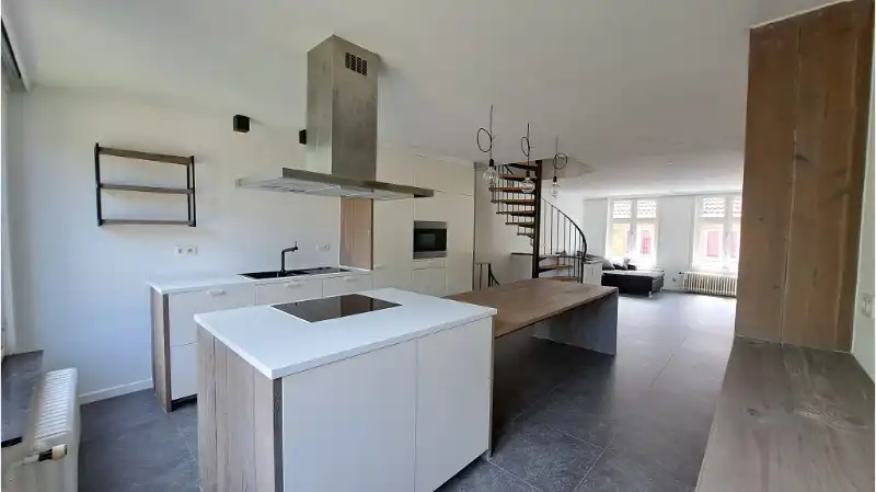 Comfortabele 2-slaapkamerwoning met GARAGE en TUIN te huur in Brugge foto {{pictureIndex}}