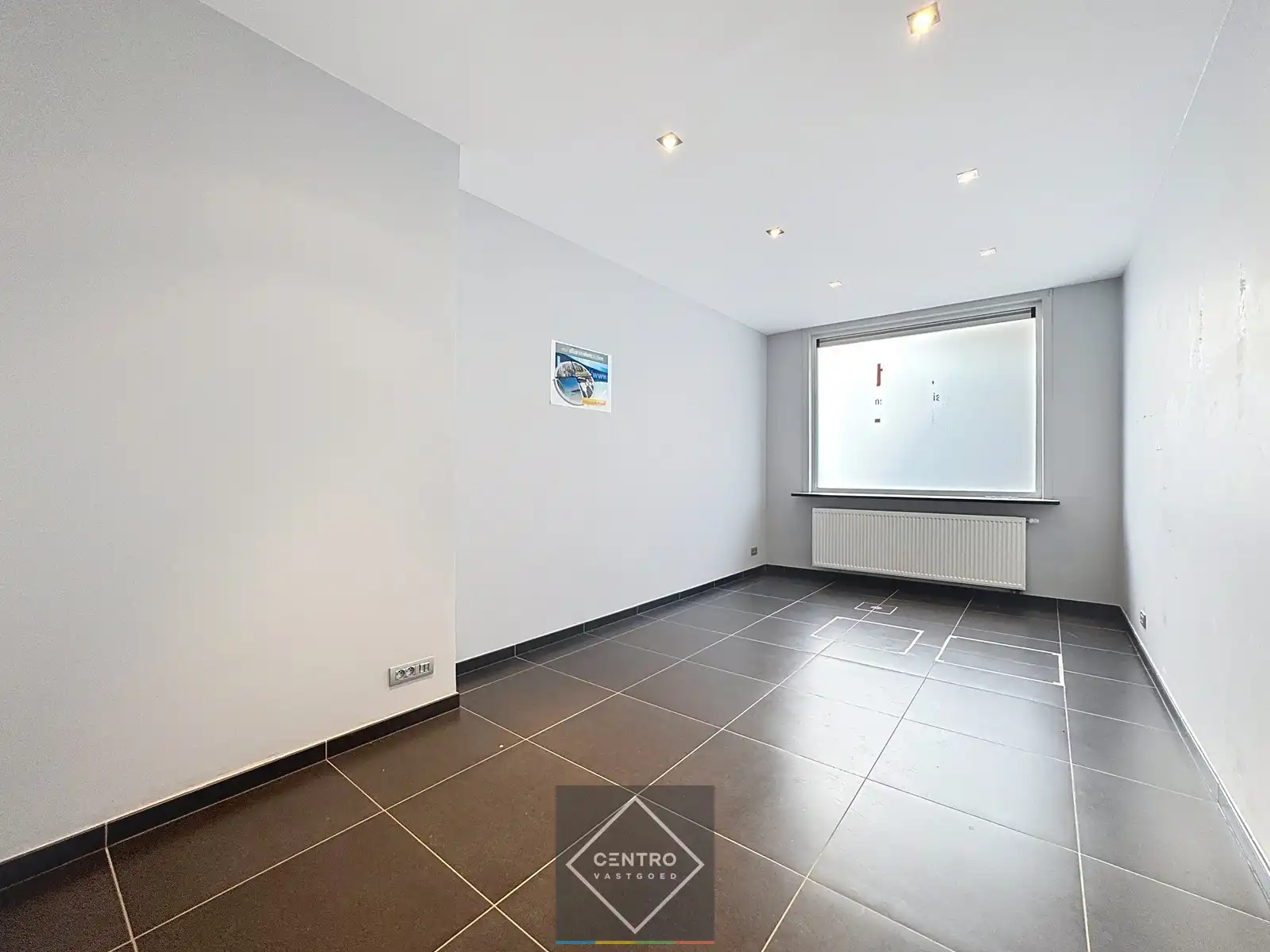 Centraal gelegen pand te Roeselare aan ZEER interessante prijs! foto 3