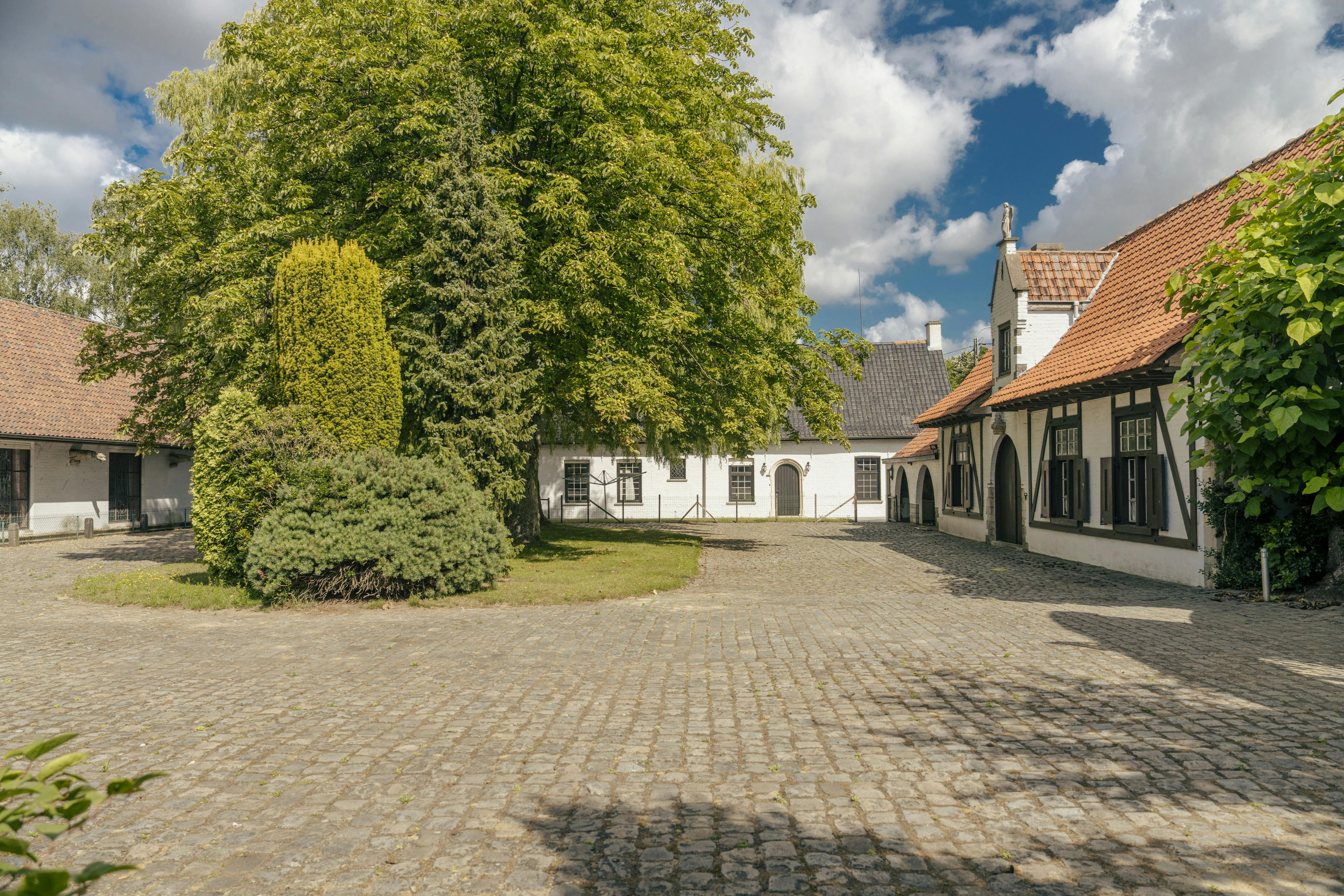 Unieke villa met vijver te koop aan de rand van Roeselare foto 40