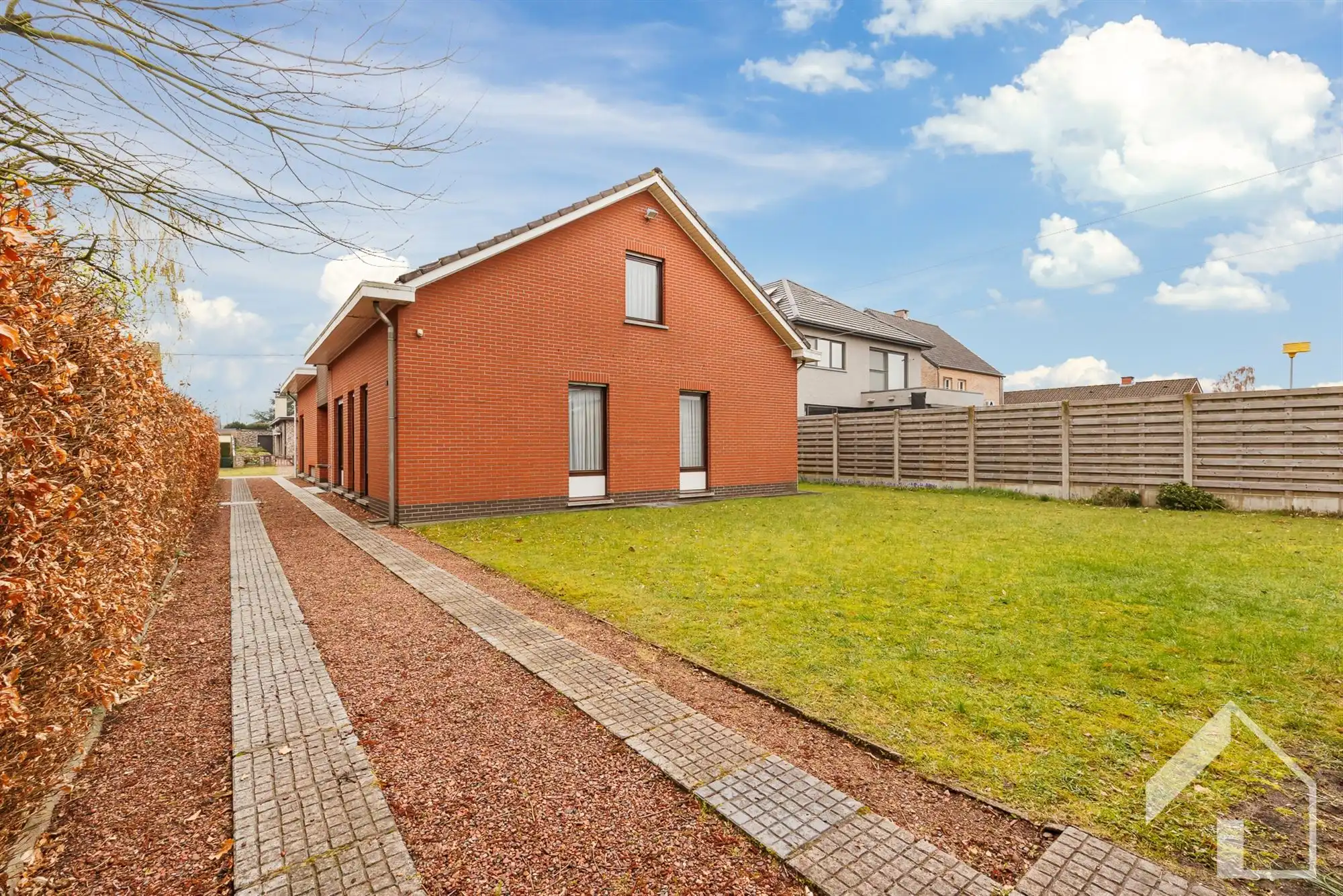 Open bebouwing in een rustige wijk! foto 31