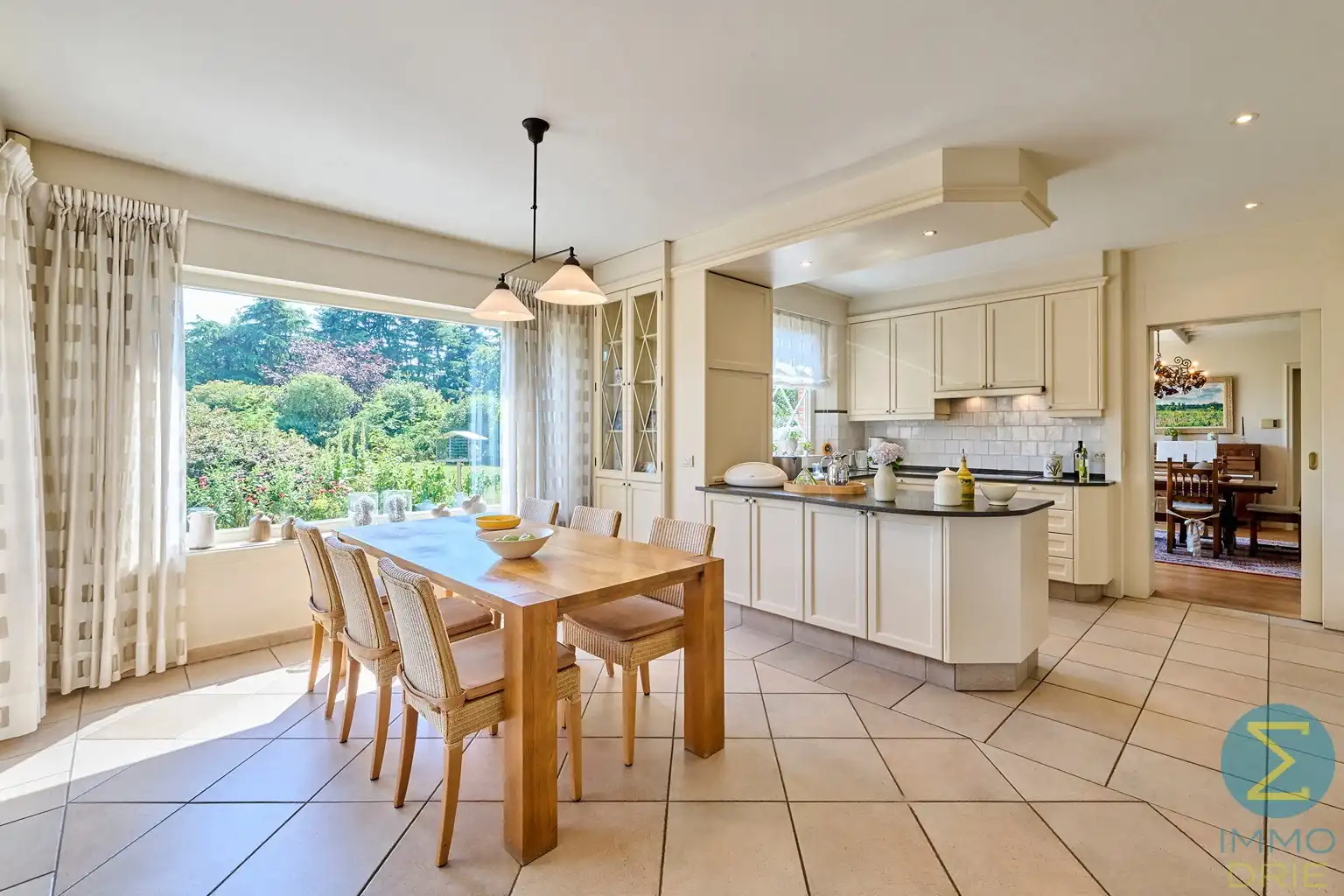 Exclusieve villa met bijgebouwen op 6.660m² grond foto 4