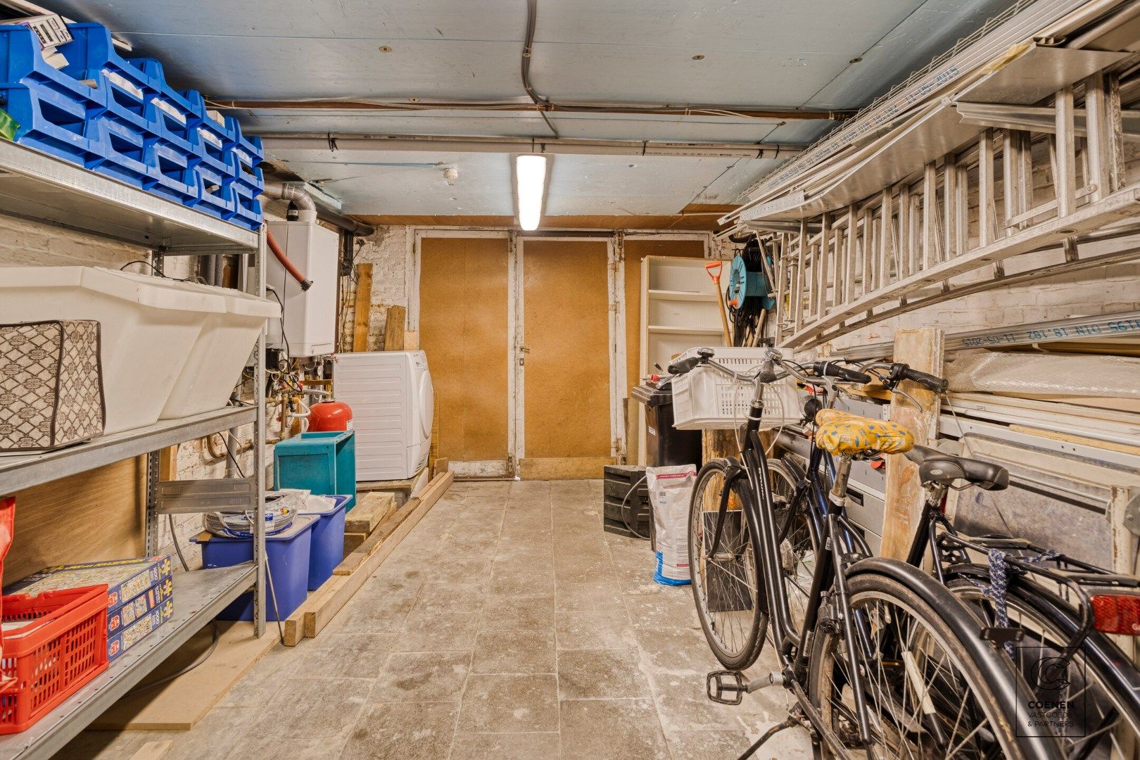Instapklaar herenhuis van 241 m² met drie slaapkamers, gelegen in Mortsel! foto 28