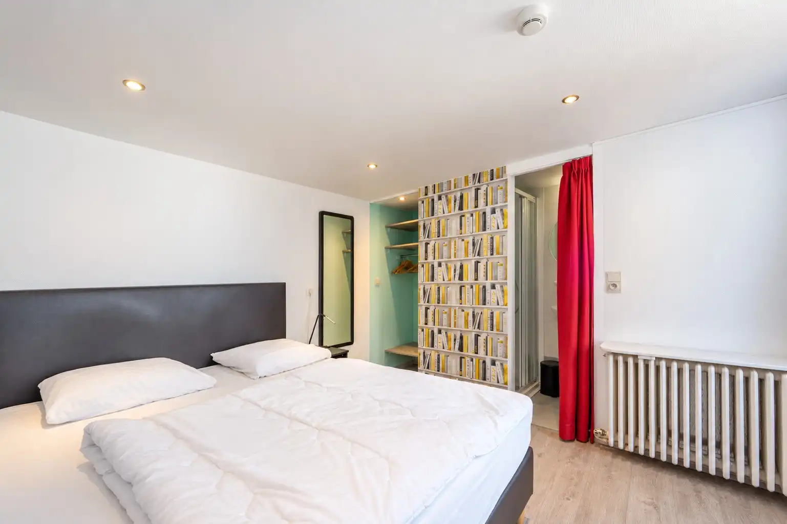 TE KOOP – Verhuurde B&B met 7 kamers én privé-woonst voor uitbaters in hartje De Haan. foto 21