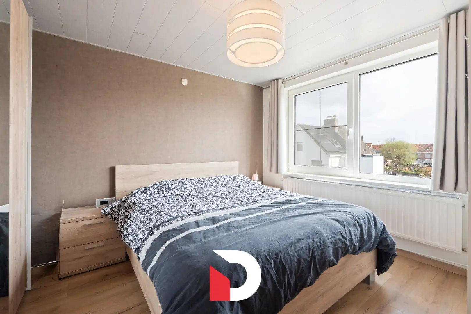 Instapklare gezinswoning met 3slk. en inpandige garage vlakbij Centrum Brugge. foto 11