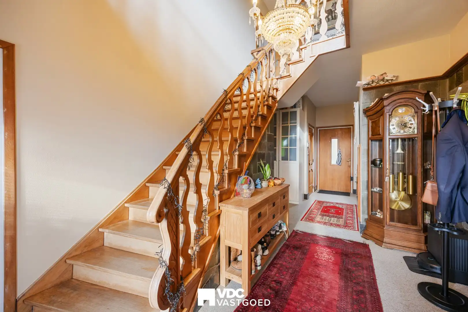 Ruime villa met praktijkruimte of extra woonruimte op perceel van 1.799 m² foto 6