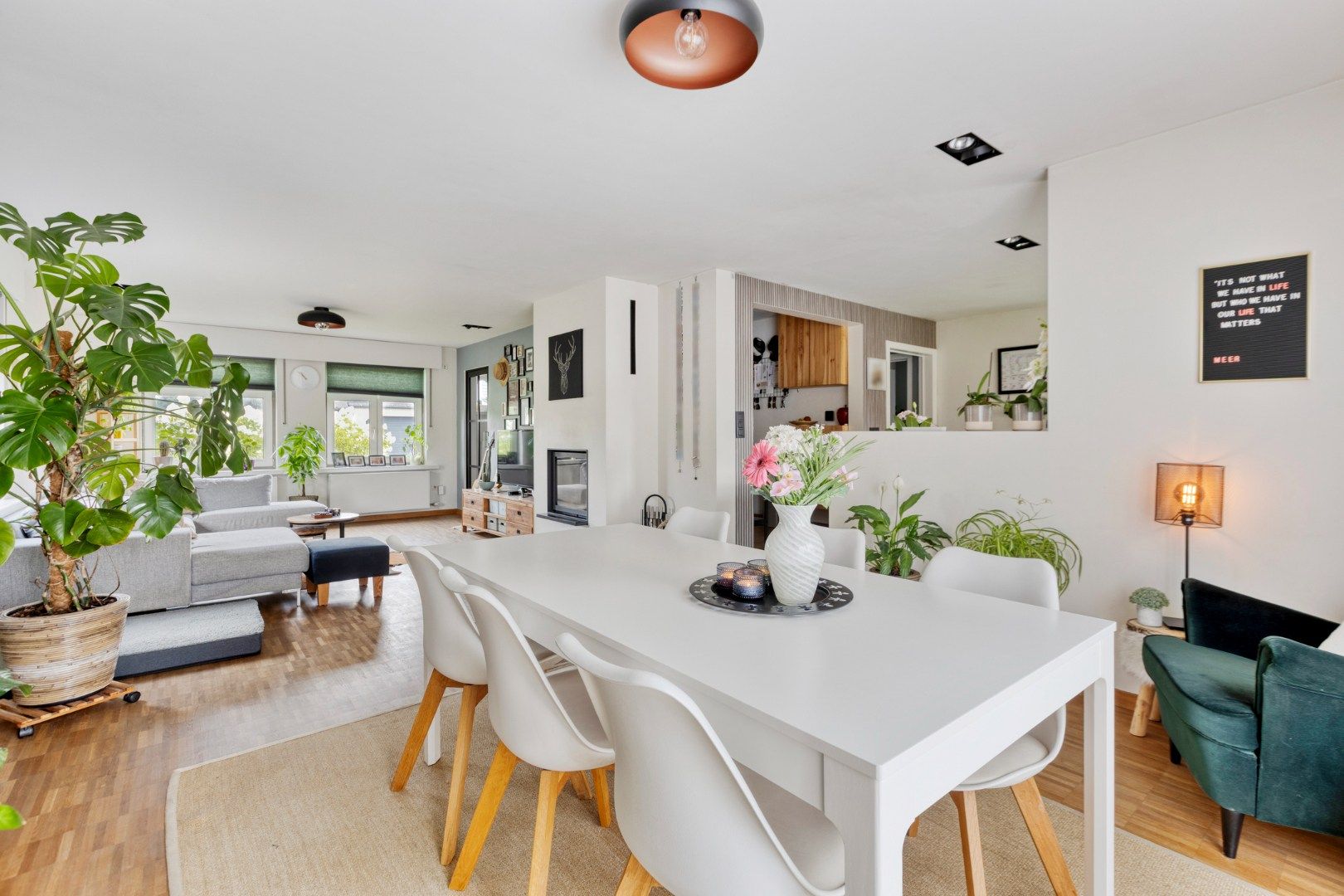 Charmante woning met 4 slpks en verwarmd zwembad op een zonnig perceel van 942 m² !  foto 5