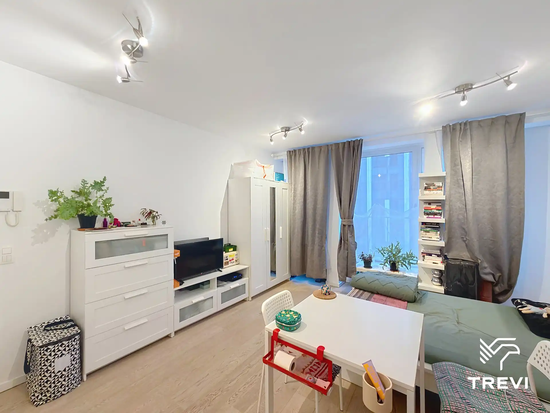 BRUSSEL – Gemeubelde studio met parking! foto 3