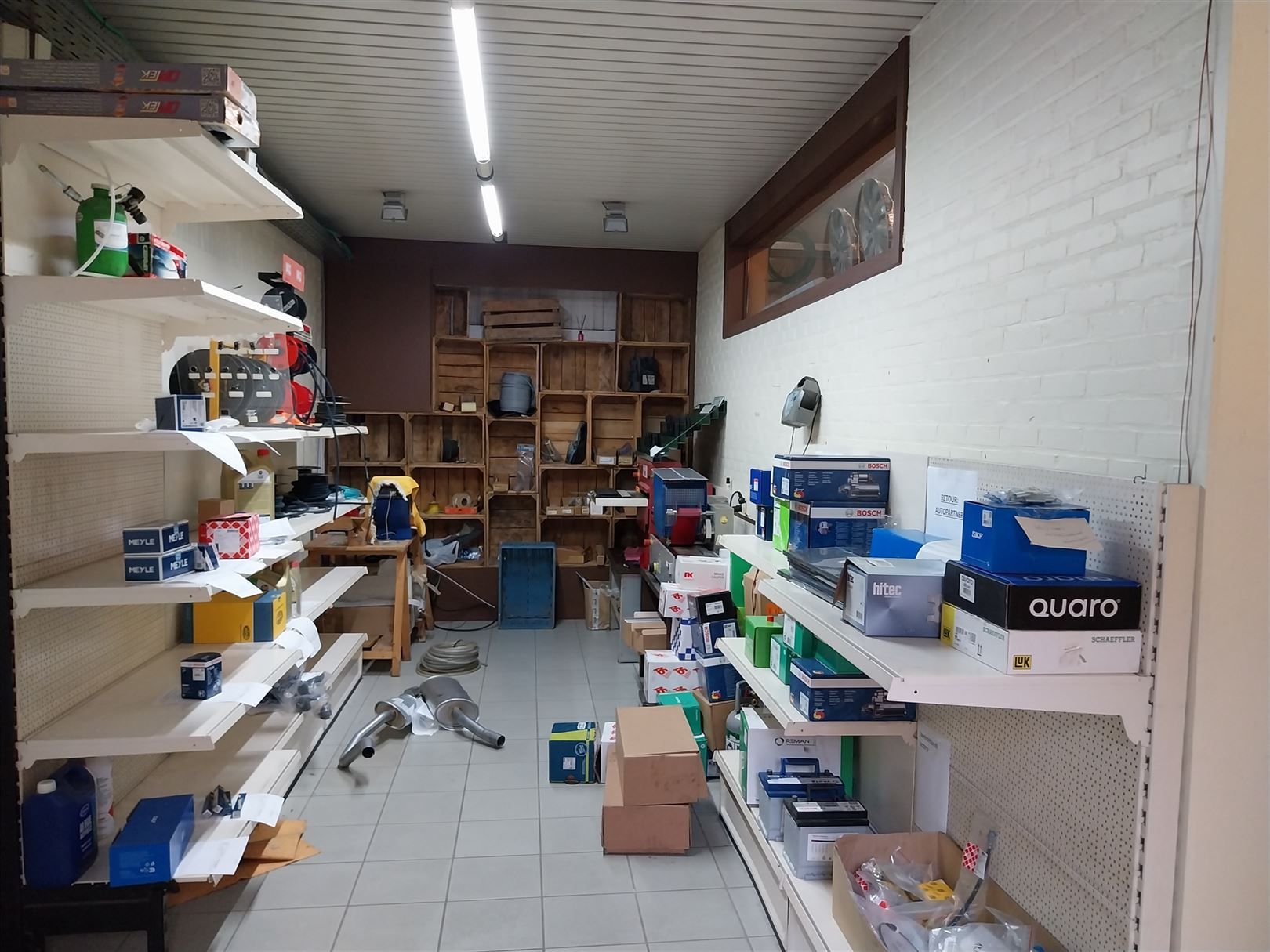 TE HUUR: Handelspand met ruim magazijn op gunstige locatie in Heusden!  foto 12