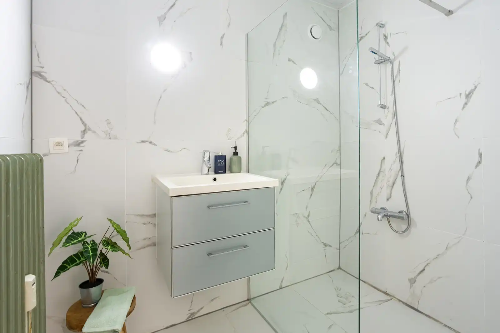 Drie slaapkamers, twee terrassen, één centrale ligging foto 17