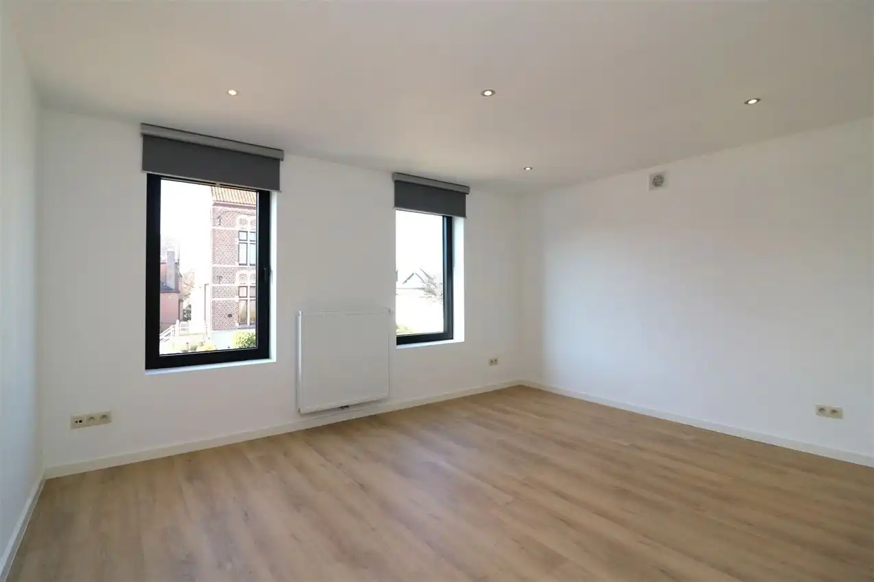 Prachtig, volledig vernieuwde woning met 3 slpk. foto 17
