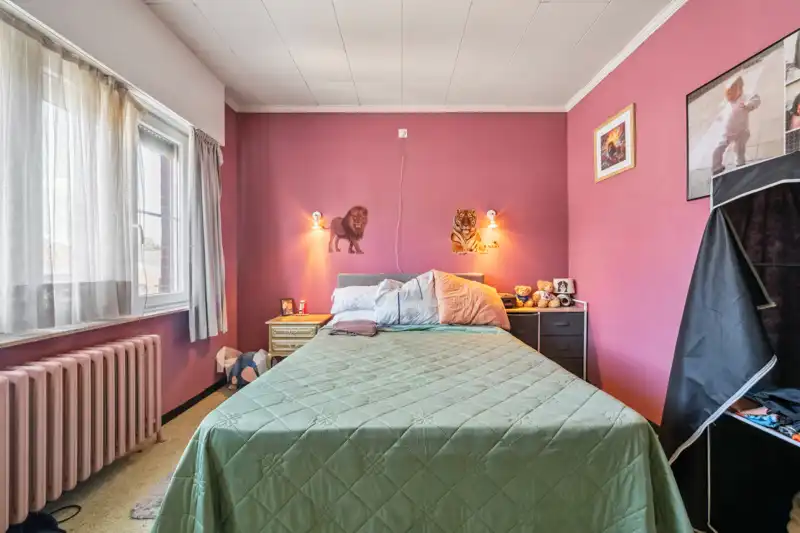 Hooglede-centrum. Stevig gebouwde woning met 3 slaapkamers op een perceel van 269 m2. Vaste huuropbrengst. foto 10