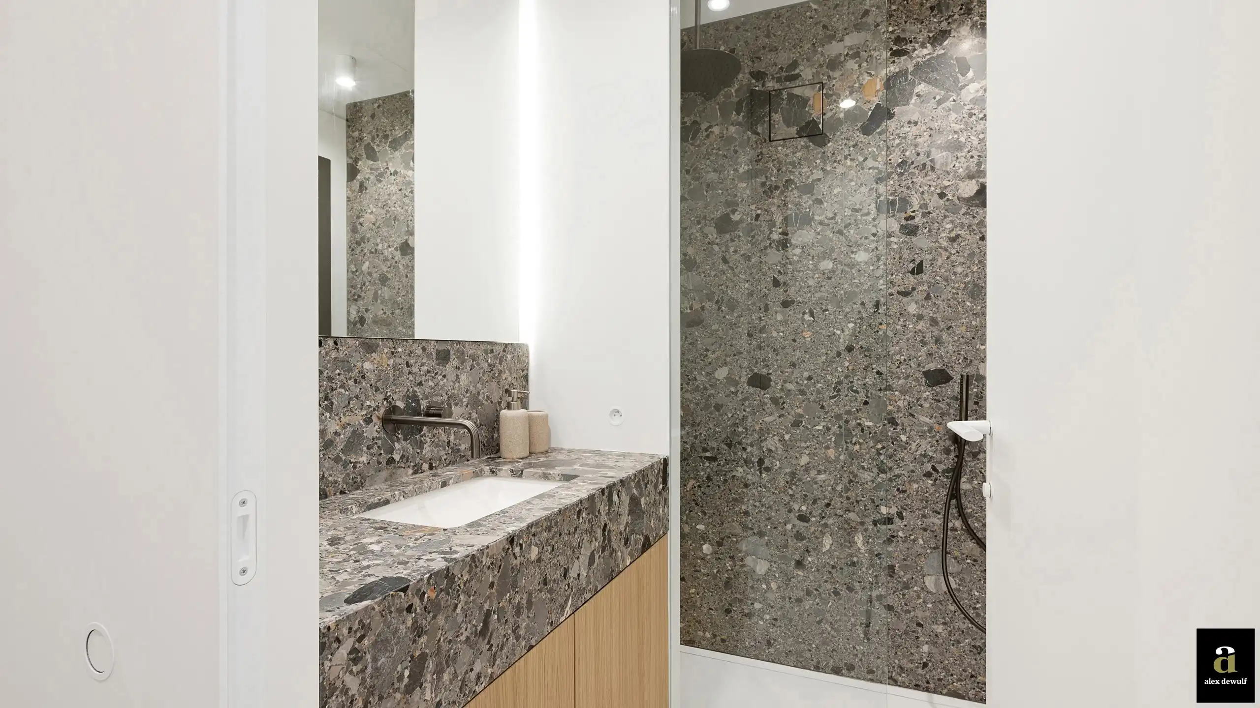 Prachtig zonnig gerenoveerd appartement met zeezicht. foto 12