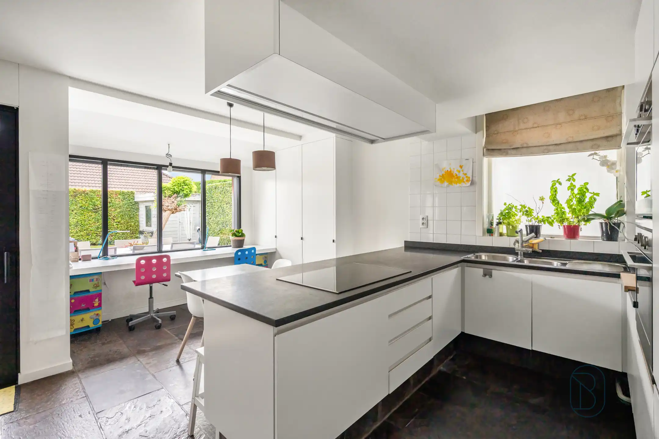 Rustig gelegen villa met 3 SLK, garage en zuidgerichte tuin foto 12