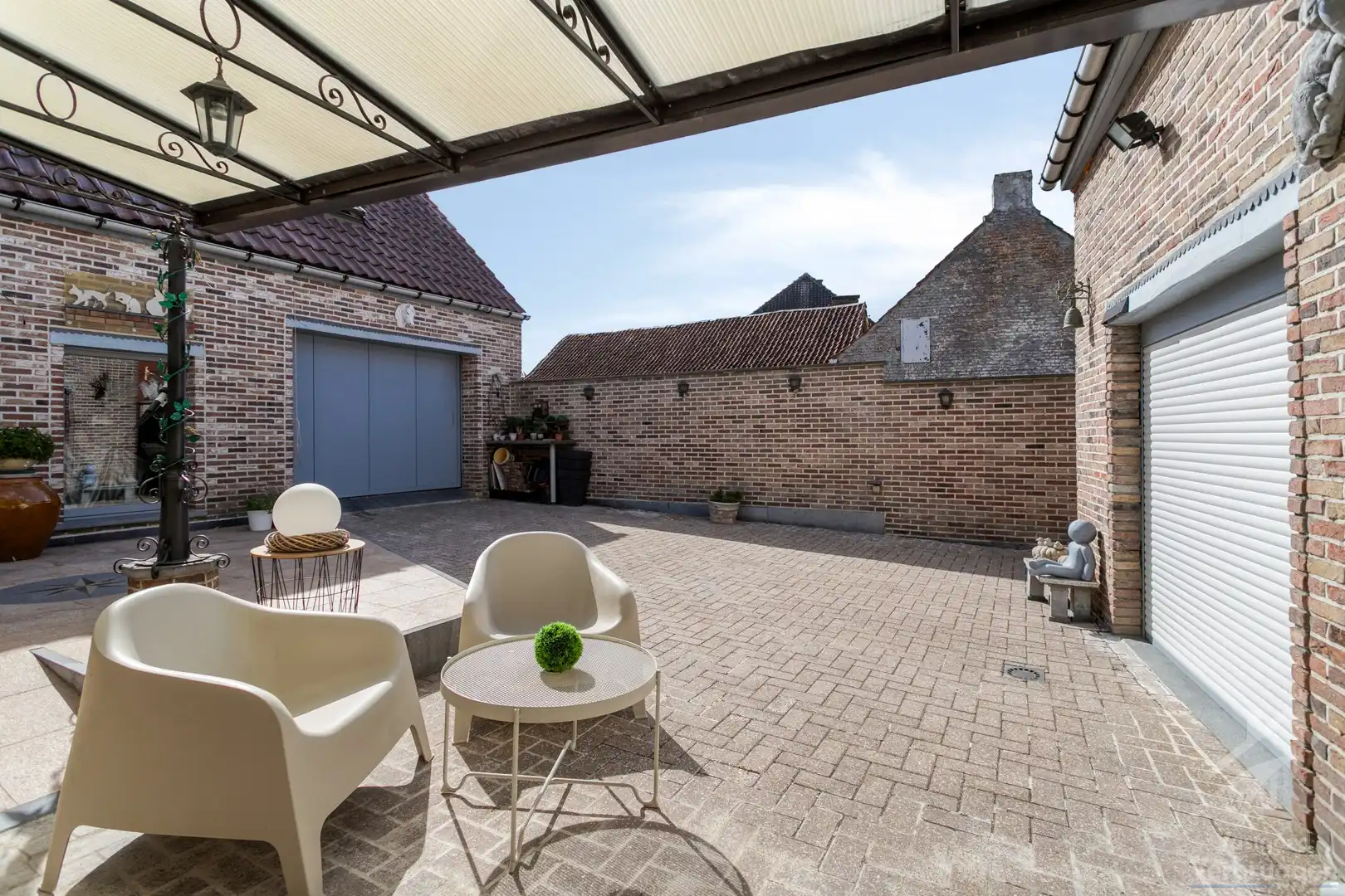 Sfeervolle instapklare woning met 2 slaapkamers, bureau,  garage en atelier foto 18
