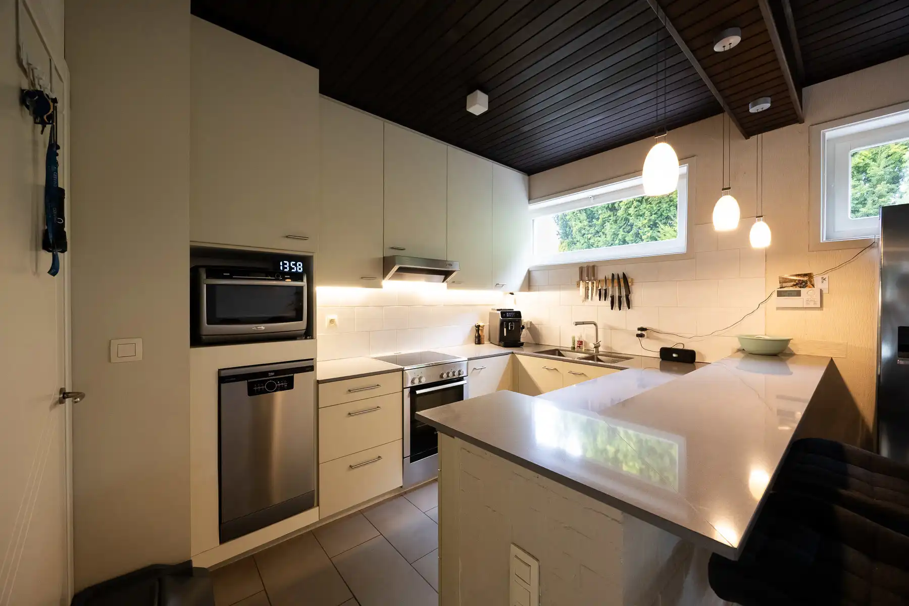 Lichtrijke, gelijkvloerse woning op ruim perceel foto 9