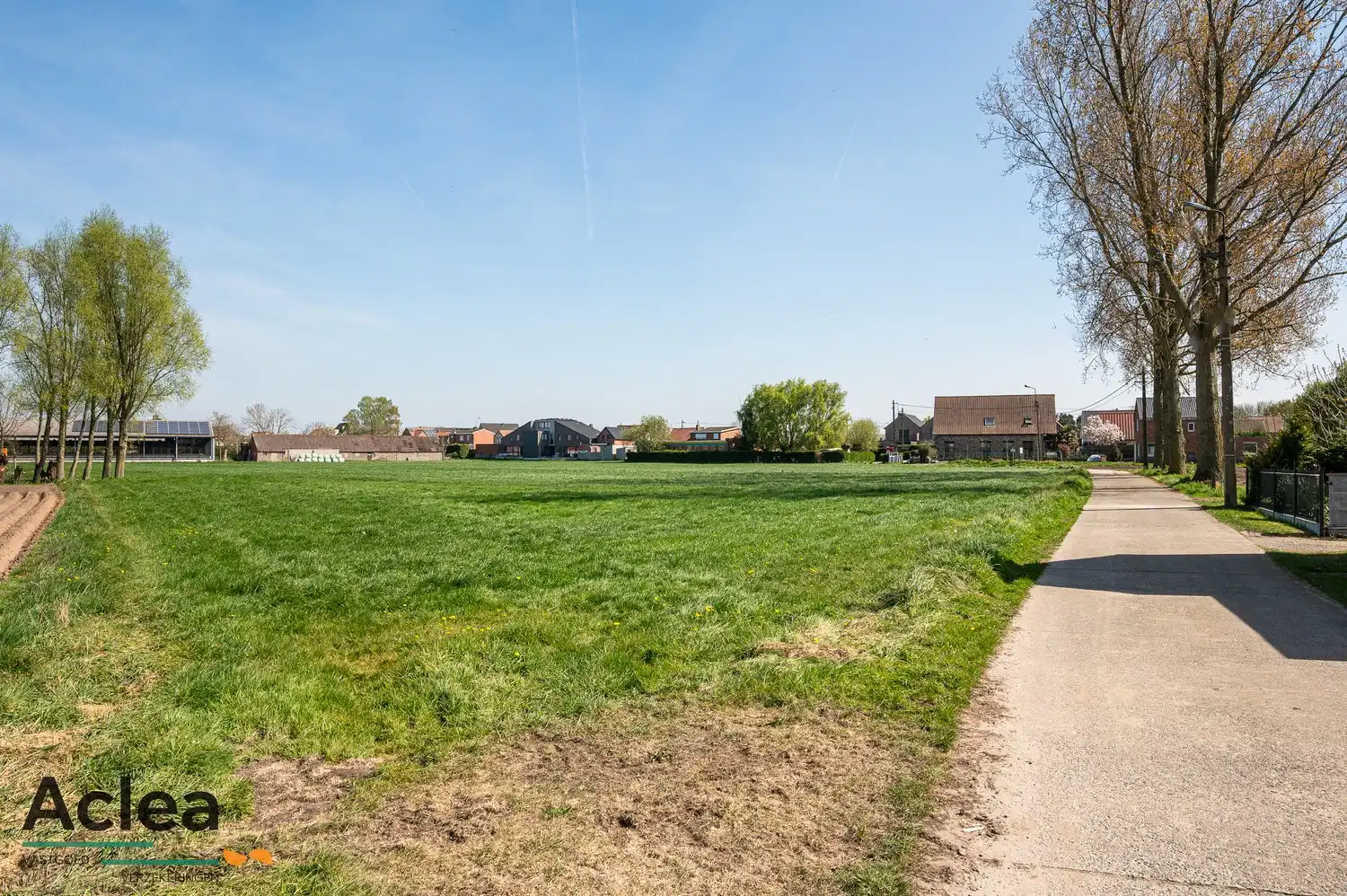 Rustig gelegen villa in landelijke stijl, omgeven door groen en natuur foto 30