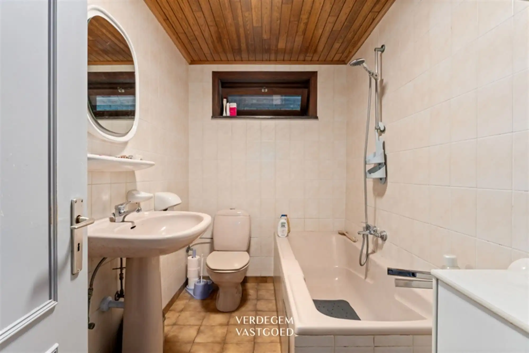 Hoevewoning met schuur en uniek zicht op weilanden en knotwilgen foto 11