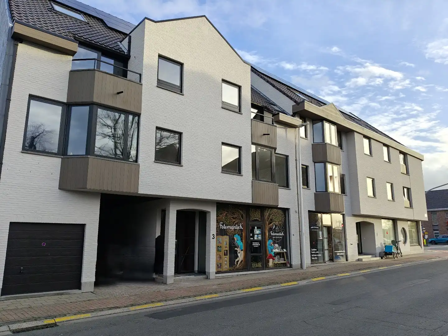 Veelzijdig handelspand met winkelruimte op gunstige locatie foto {{pictureIndex}}