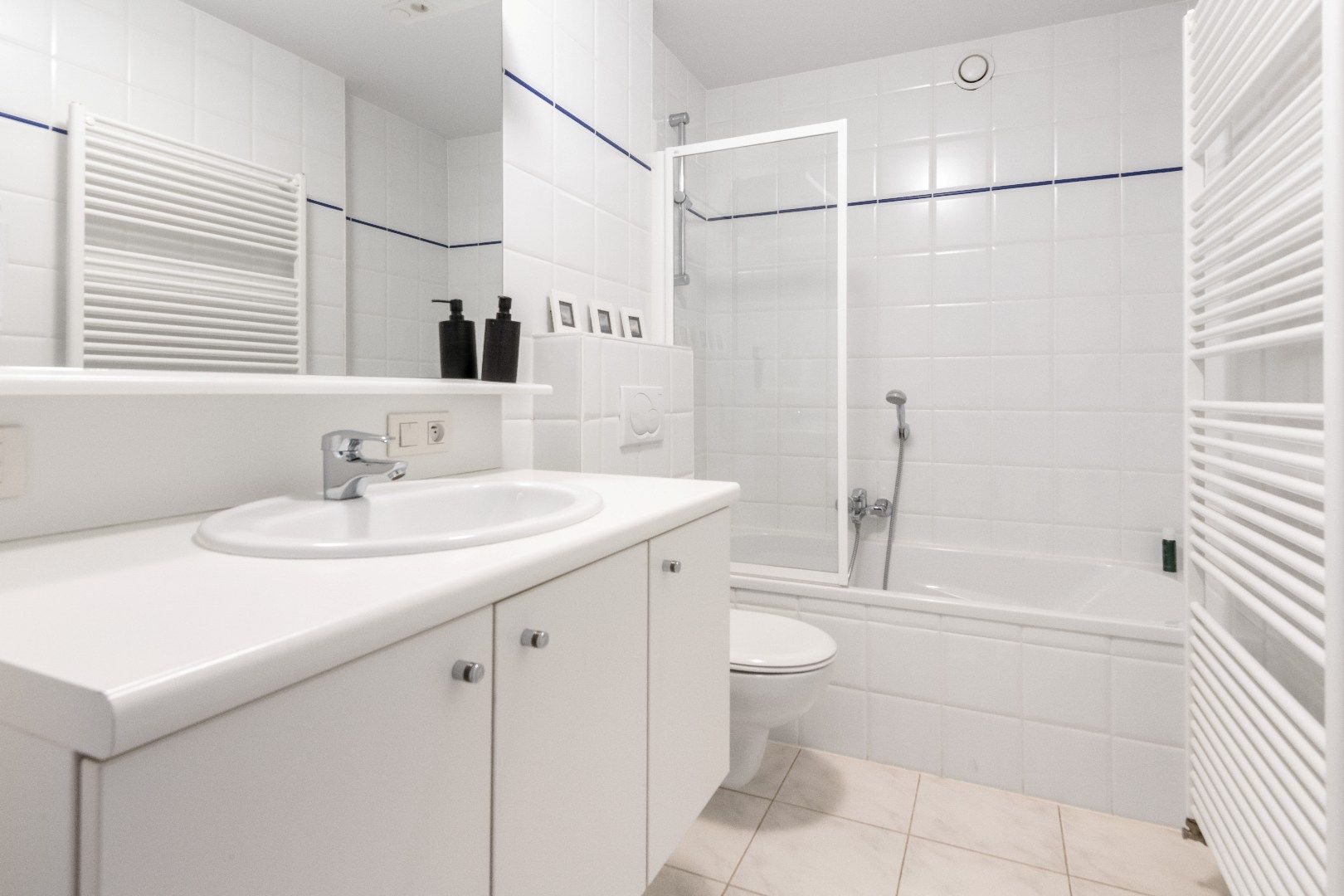 Instapklaar 3-slaapkamer appartement gelegen op de Paul Parmentierlaan vlakbij de winkels van de Lippenslaan. foto 17
