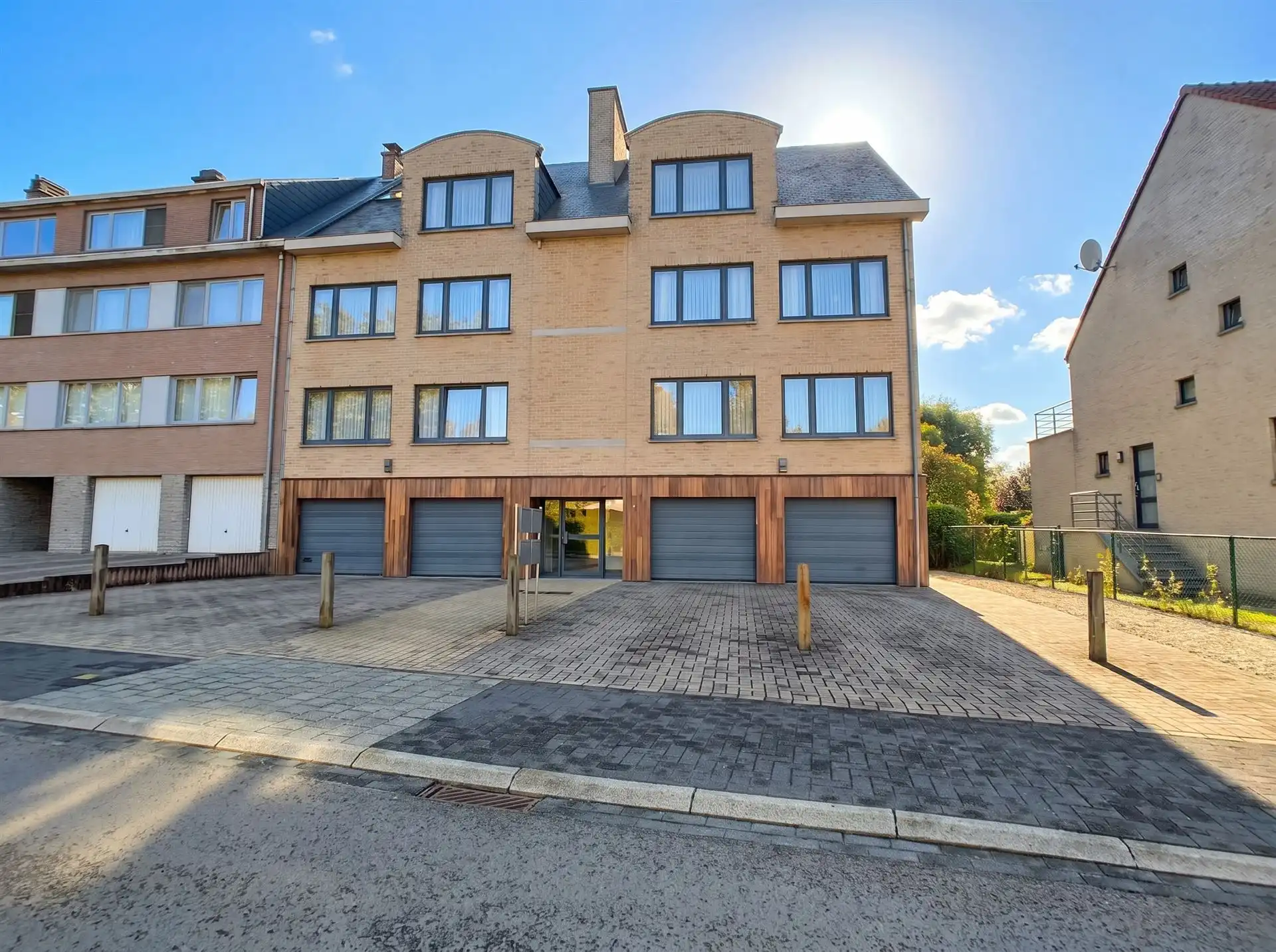 Moderne duplex met 3 slaapkmrs leuk terras en dubbele garage foto 18