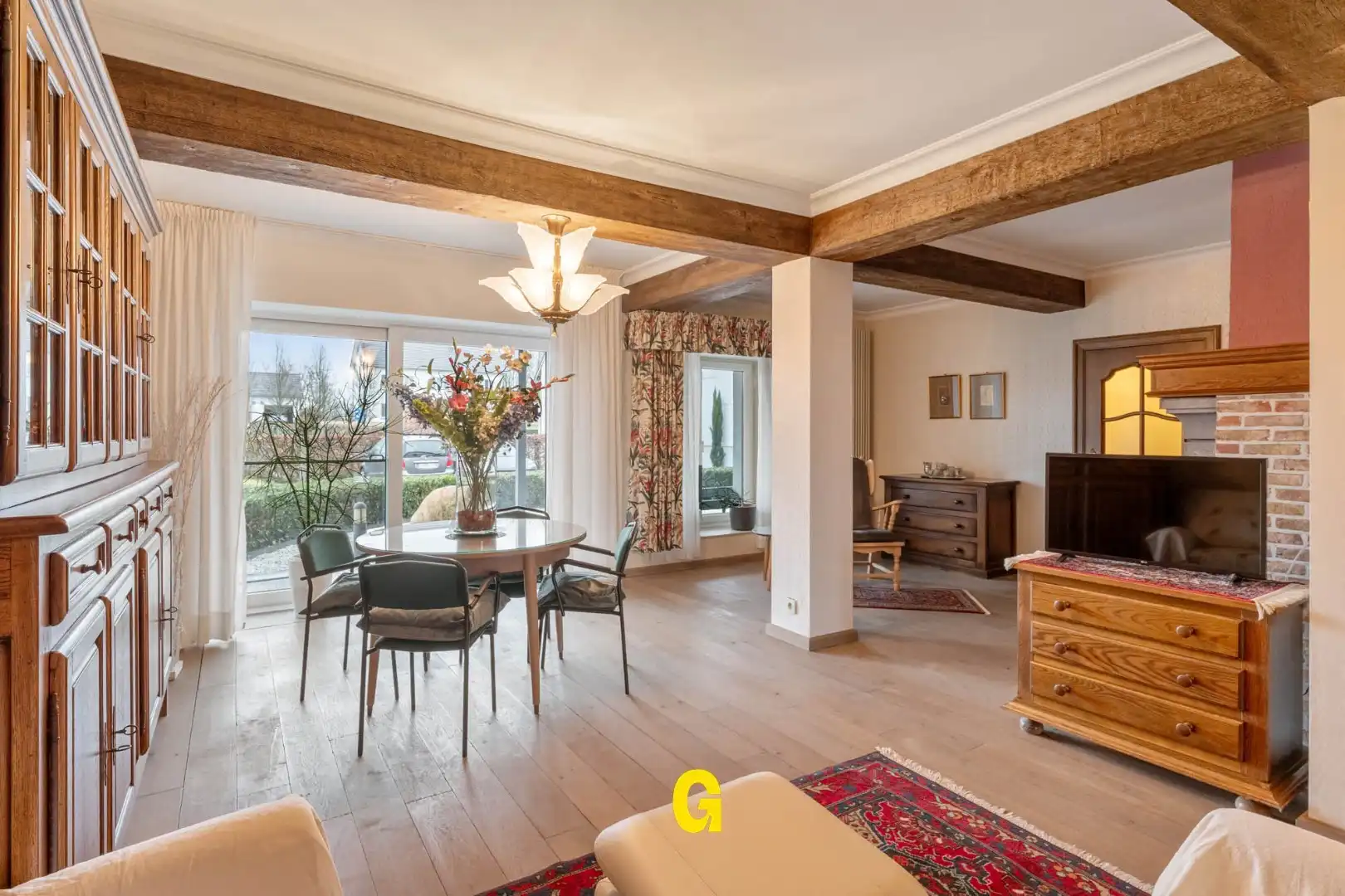 Gezellige ruime (214 m² netto) benedenwoning met drie slaapkamers, tuin en garage, met zicht op natuurgebied  foto 4