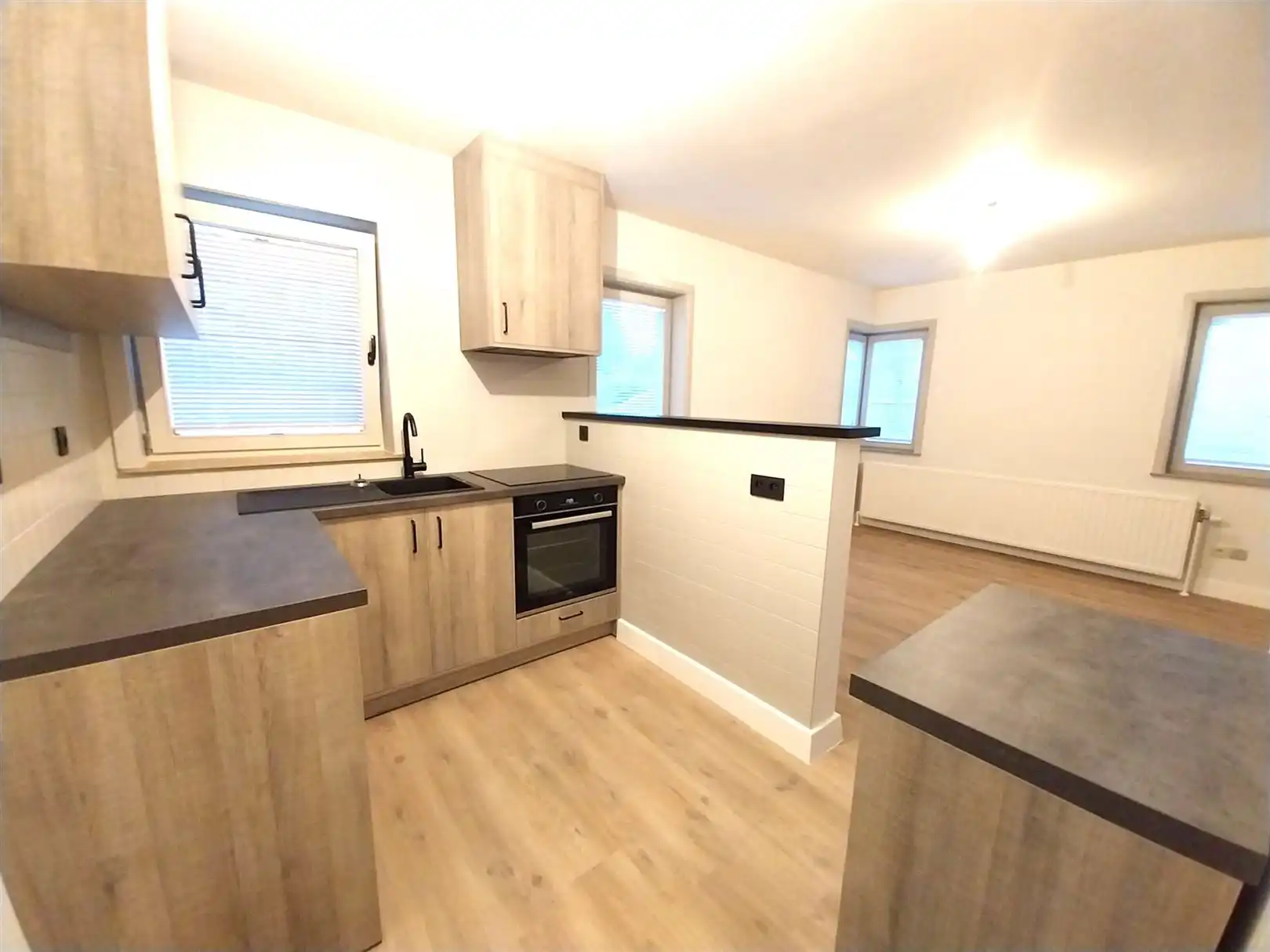 TE HUUR: Gelijkvloers appartement met 2 slaapkamers in het centrum van Zolder! foto 5