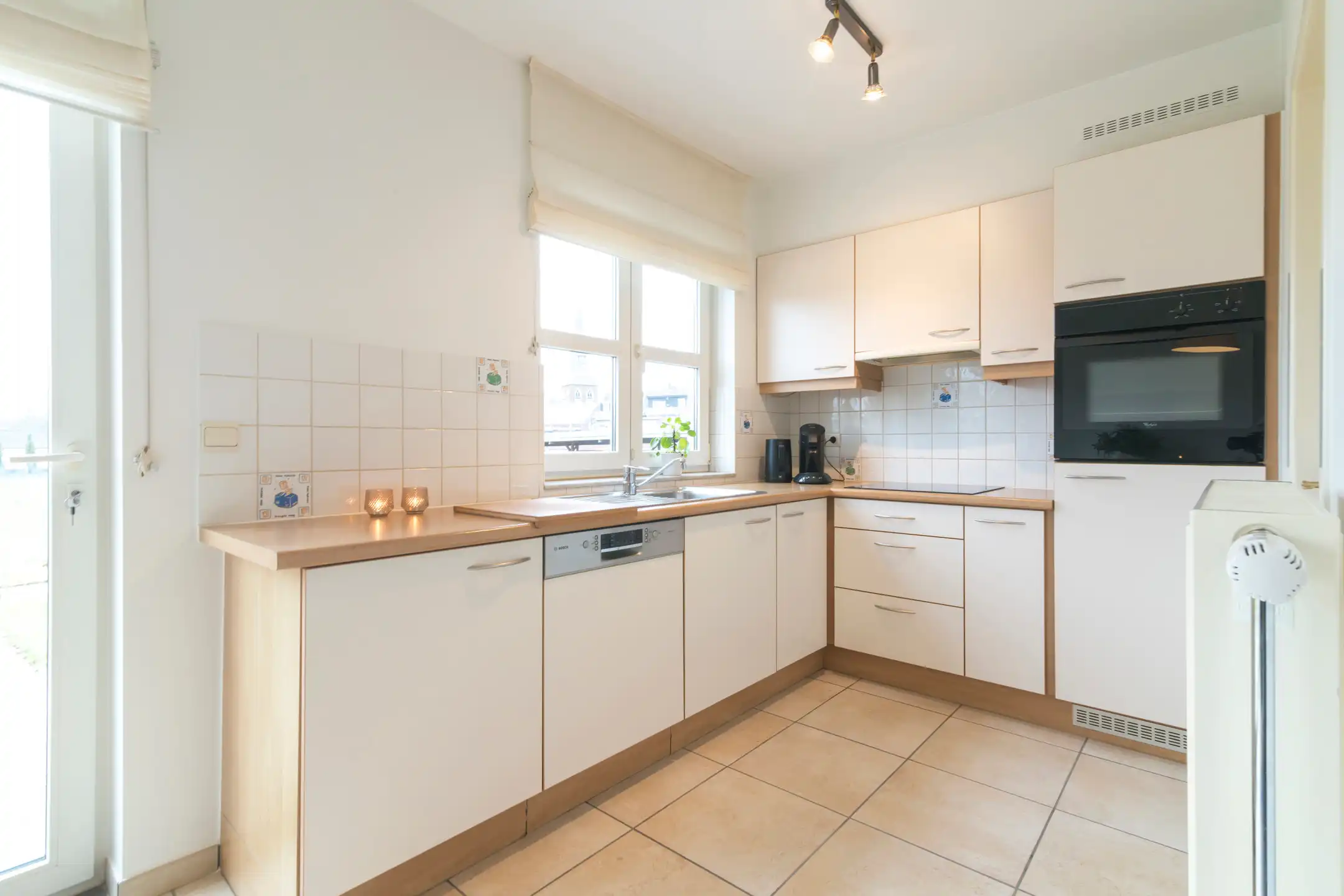 Gelijkvloers appartement met aparte ingang en privétuin foto 12