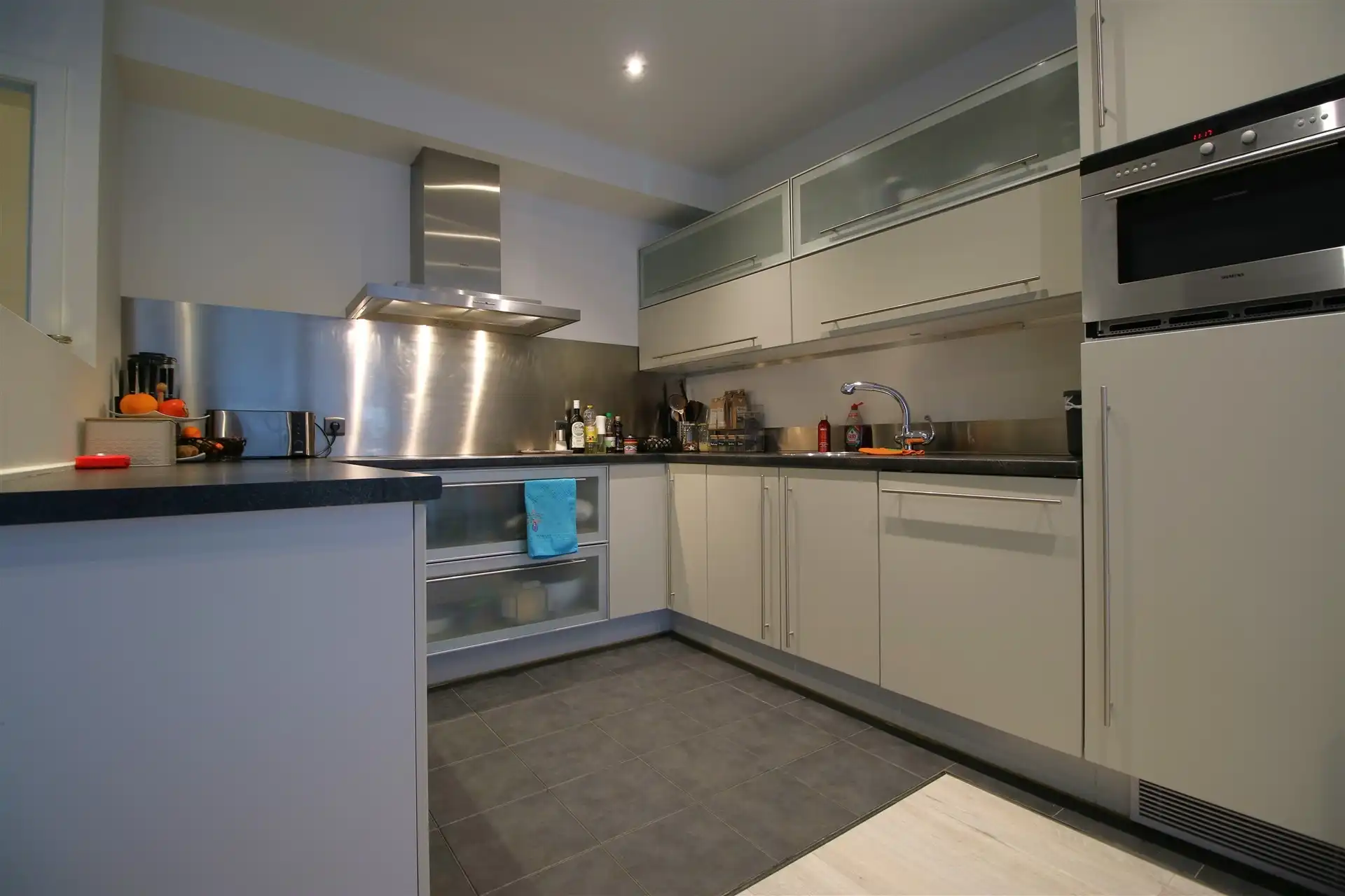 Instapklaar 2-slpk appt met terras en lift foto 5