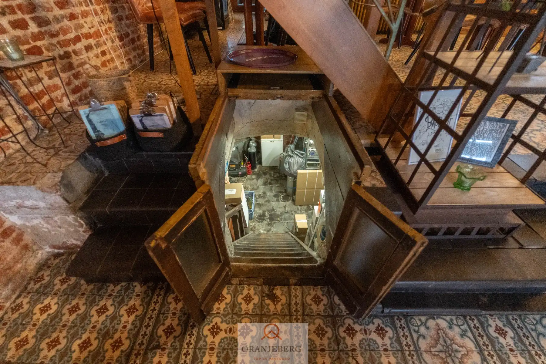 Handelspand in historisch gebouw aan de Vrijdagmarkt foto 19