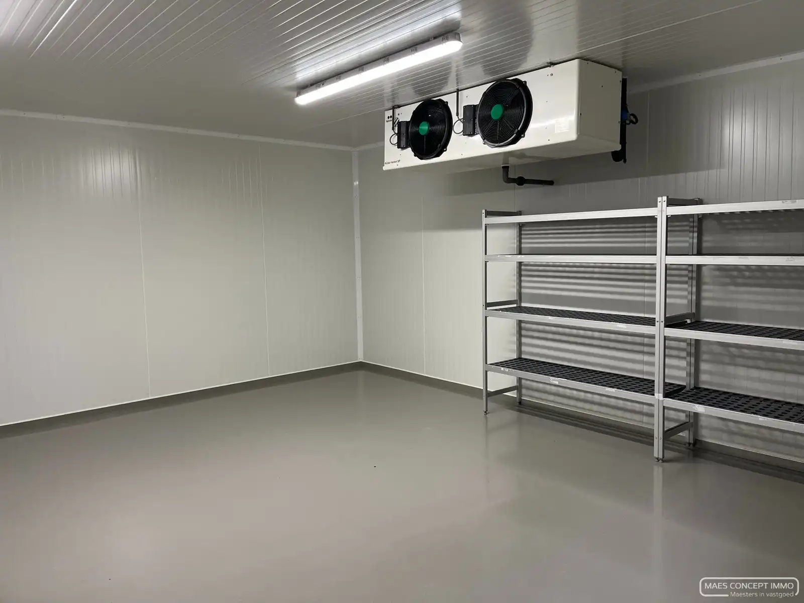 Ingericht magazijn te huur voor bereiding van voedsel in Wielsbeke foto 8