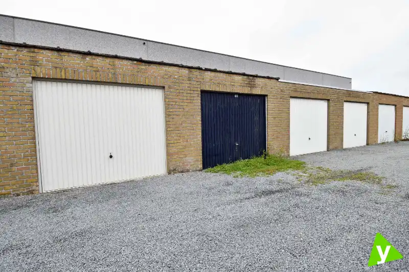 Garagebox op gunstige ligging vlakbij het centrum van Eeklo foto 4