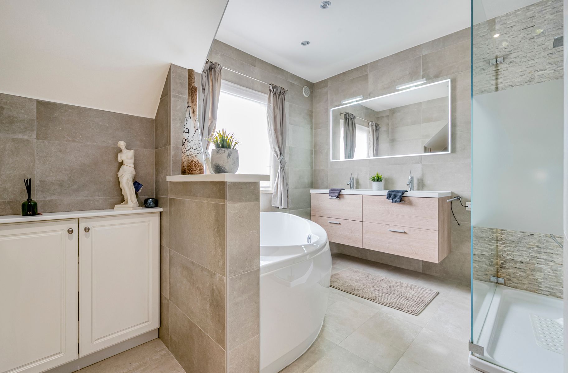 Halfopen bebouwing in topstaat foto 13