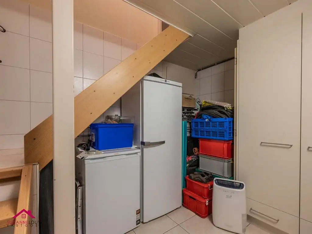 Charmante, ruime half-vrijstaande gezinswoning foto 45