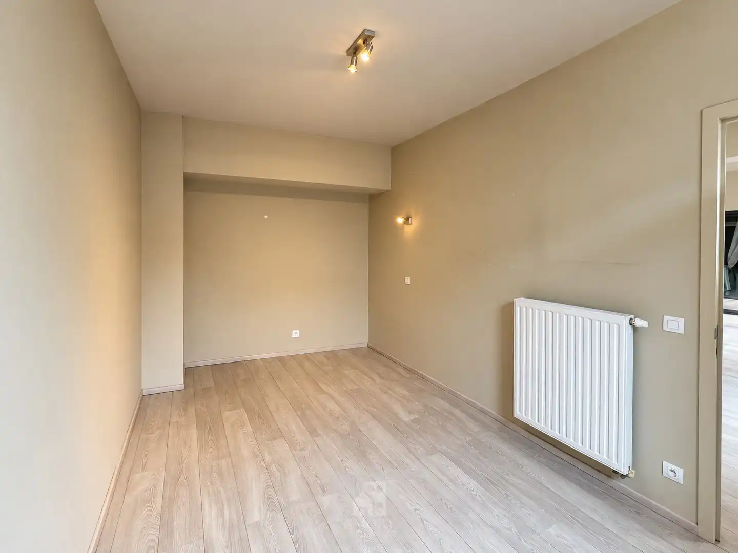 Ruim en energiezuinig 4-slaapkamer appartement met inpandig terras en overdekte autostaanplaats foto 4