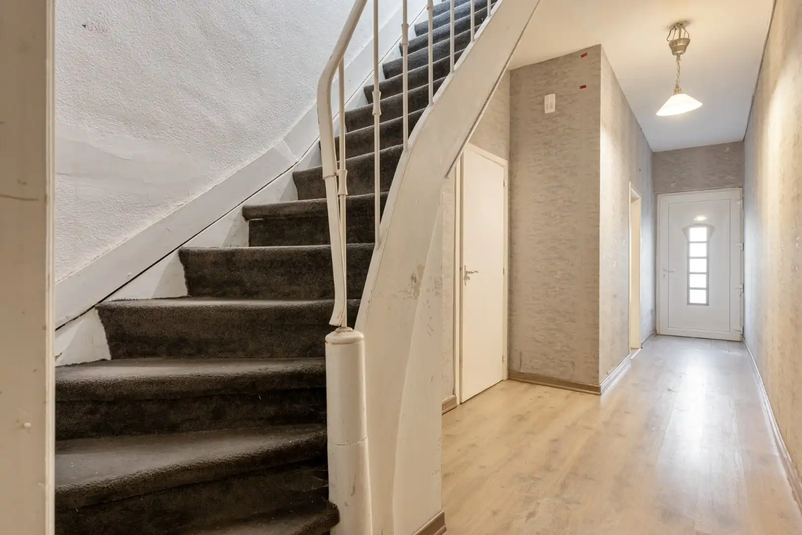 Deels gerenoveerde woning met stadstuin, 3 slpk, 2a60ca, tussen de kleine en grote ring  foto 8