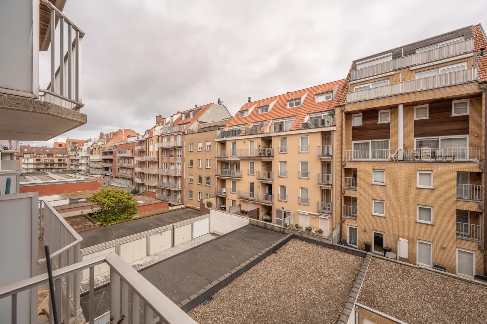 Appartement met zuidwest gericht terras op toplocatie nabij het centrum. foto 17