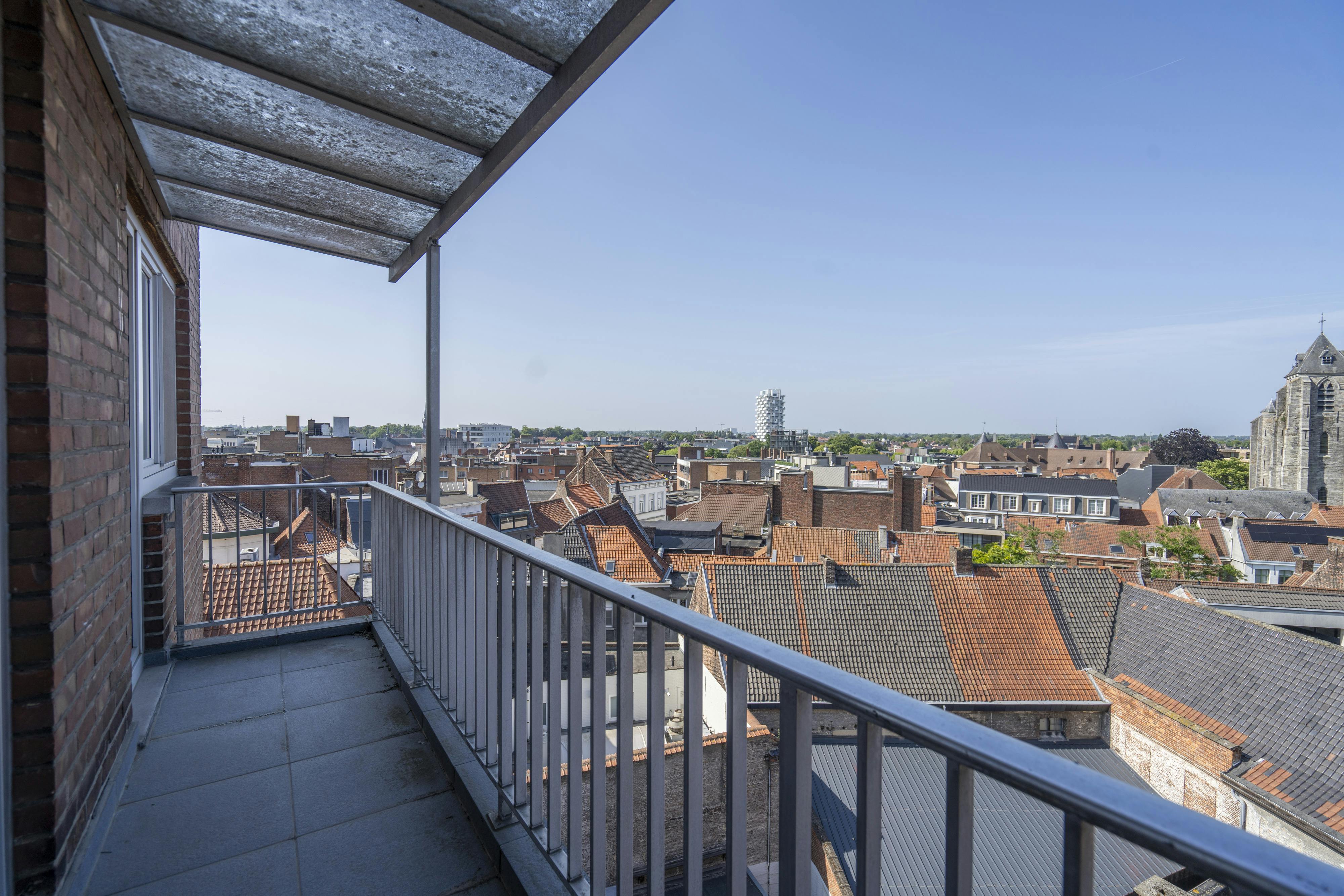 Ruim Appartement met zicht op de Grote Markt van Kortrijk foto 15