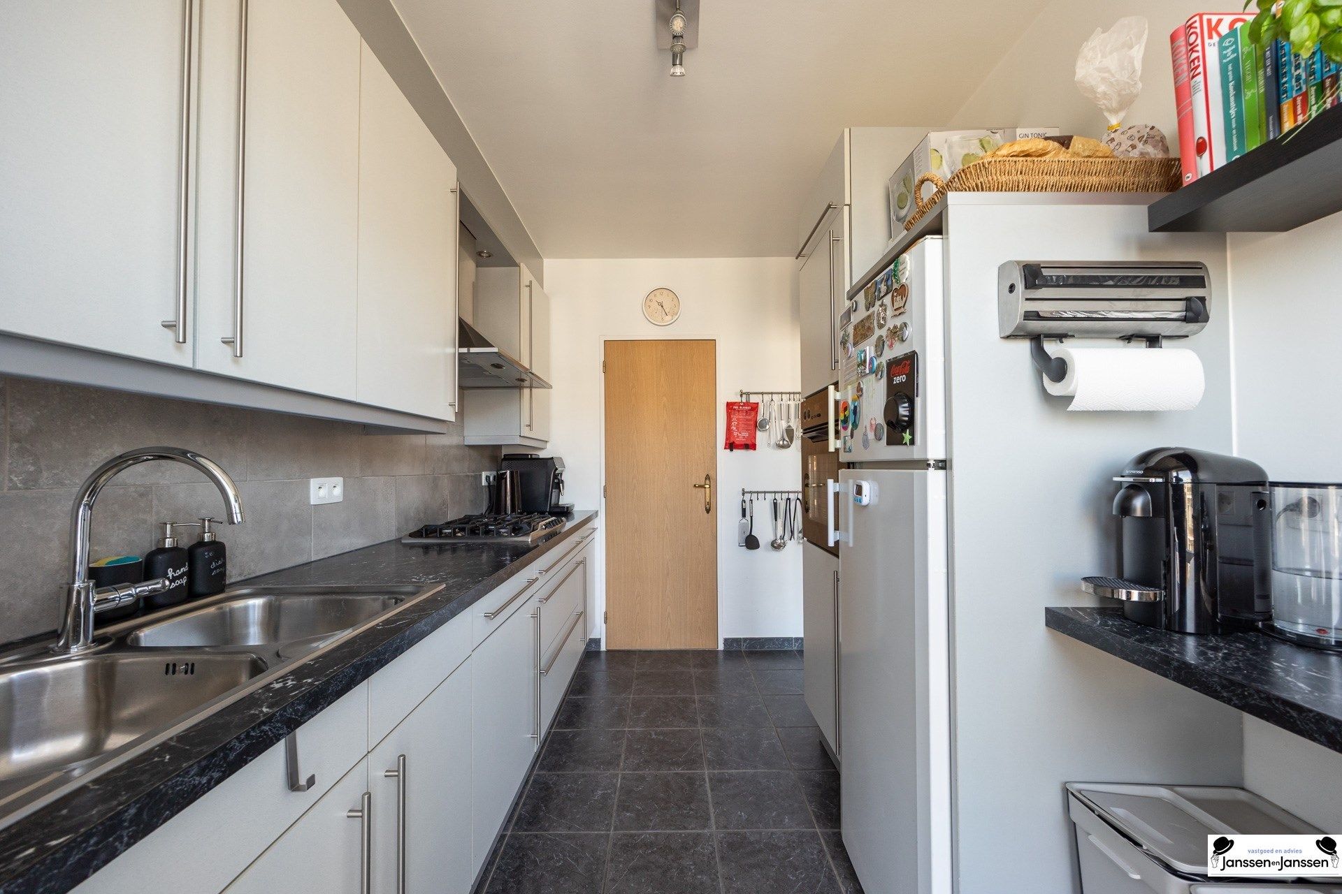 Te koop: Licht en ruim appartement in Merksem! foto 8