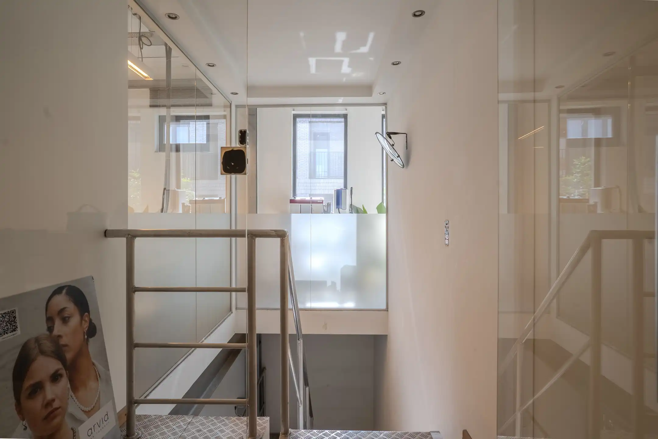 Instapklare kantoorruimte/showroom/atelier te huur foto 9