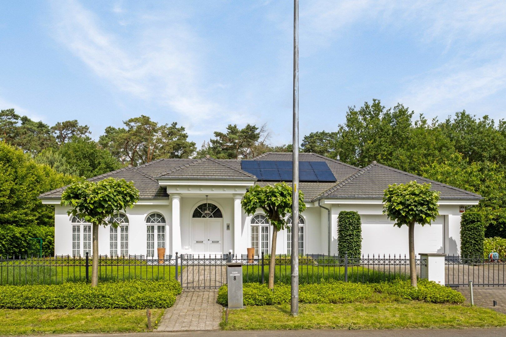 Ruim ingedeeld villa met zwembad in de Europawijk. foto 37