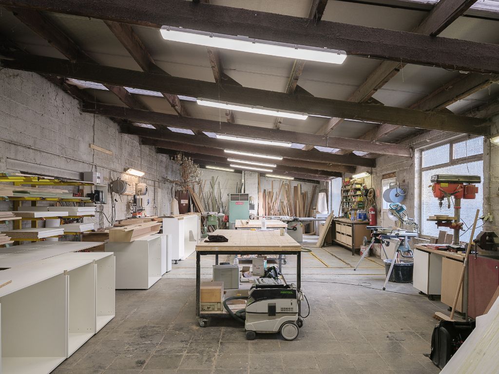Atelier/loods met te renoveren woning, ruime tuin en bijzonder veel potentieel op een boogscheut van het stadscentrum. foto 3