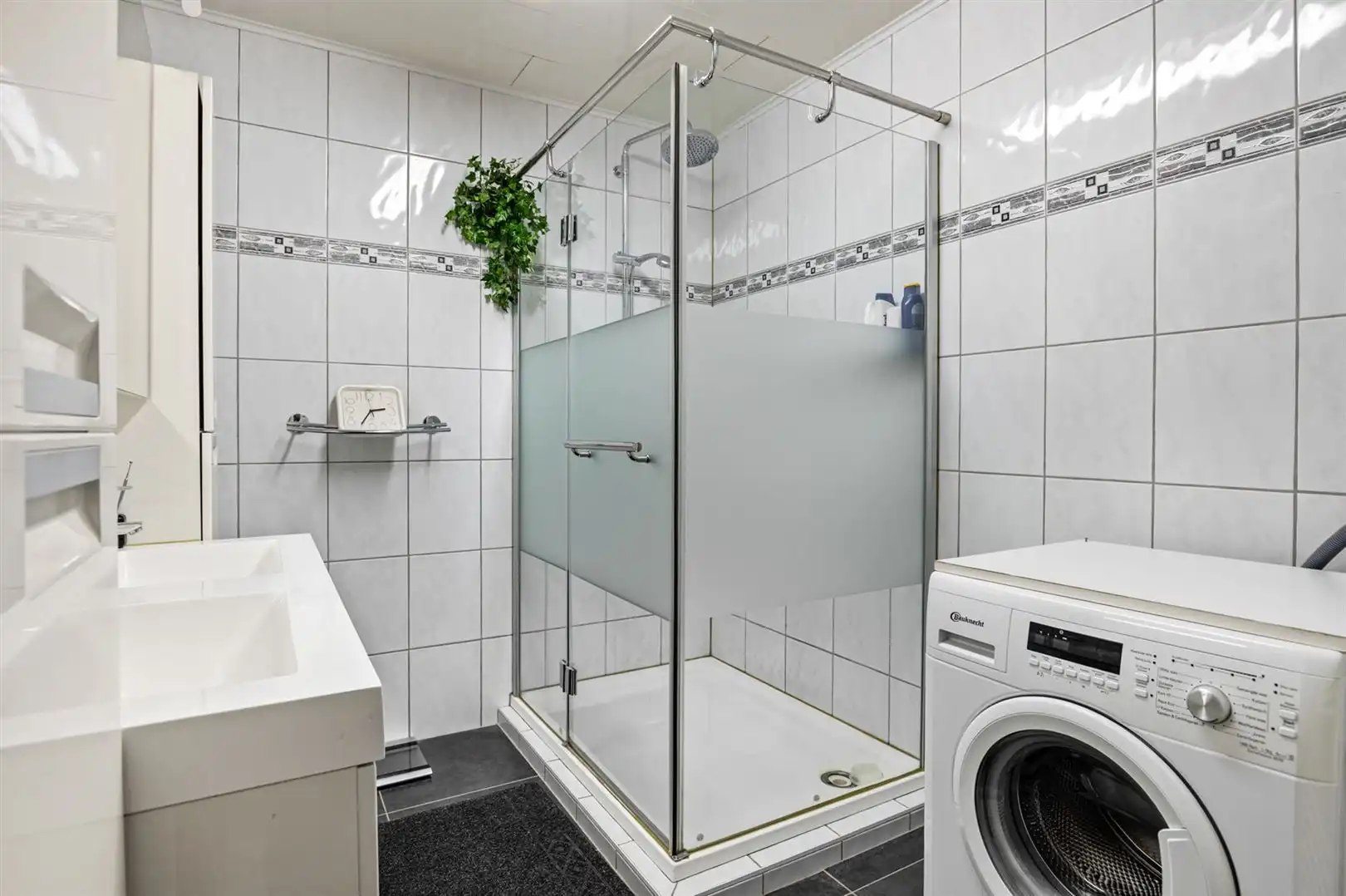 Ruim 3-slaapkamerappartement in Deurne-zuid foto 11