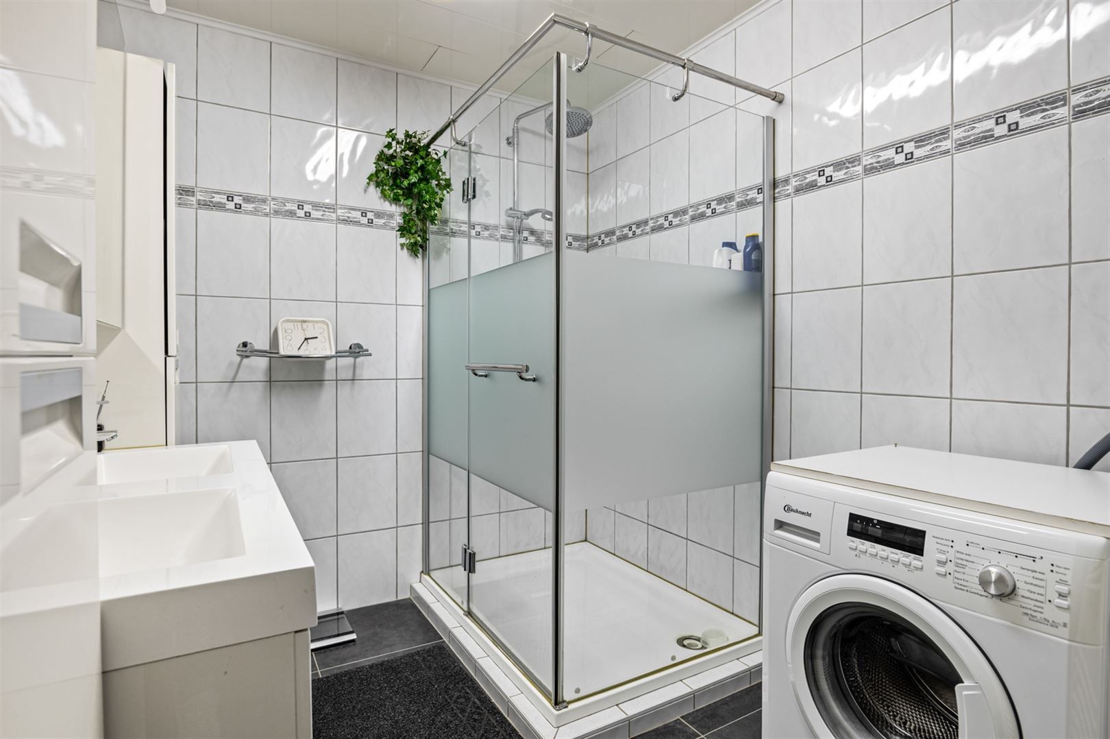 Ruim 3-slaapkamerappartement in Deurne-zuid foto 11