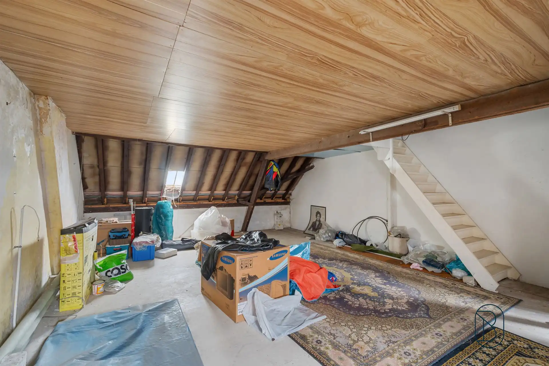 Te renoveren rijwoning met veel potentieel foto 17